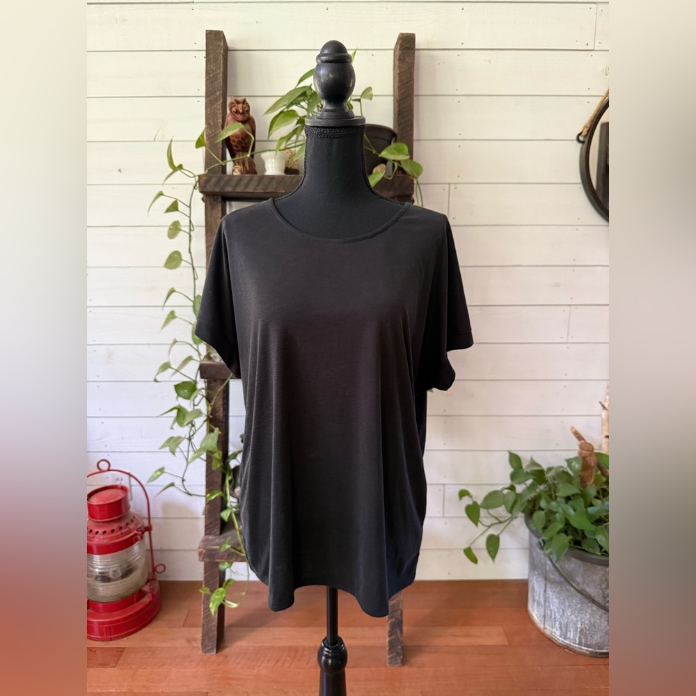 Green Envelope: Classic Black Women's Semi Dolman Sleeve Top